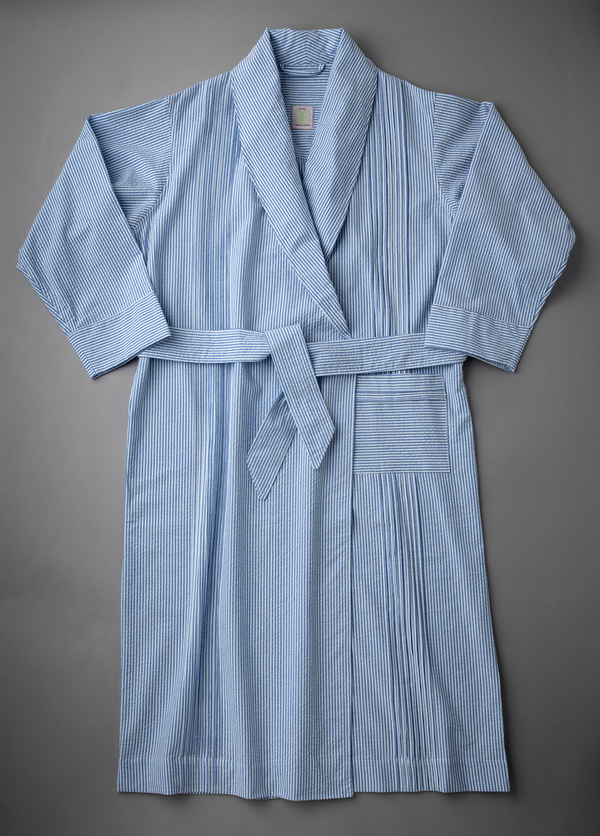 Robe front with pleats and pockets